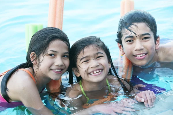 Kids swimming — Stock Photo, Image