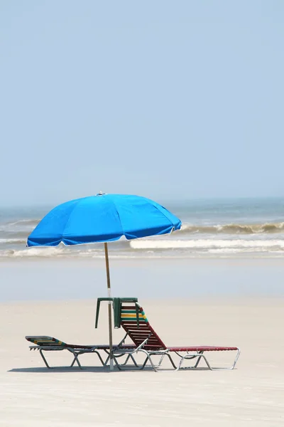 Lounge chair at beach — Stock Photo, Image