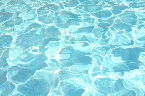 Bruisend water in het zwembad — Stockfoto