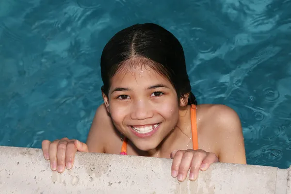 Girl in swimmnig pool — Stock Photo, Image