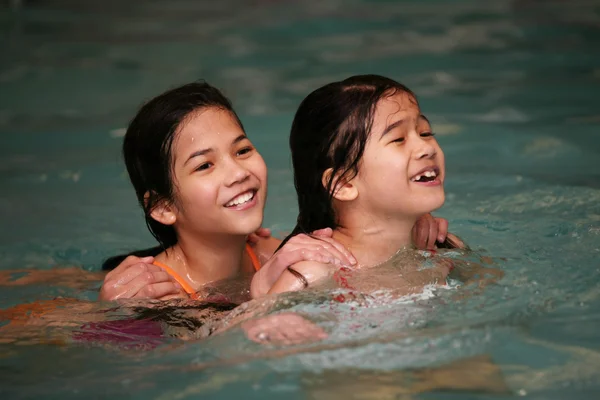 Two girls in swimming pool — Stock Photo, Image
