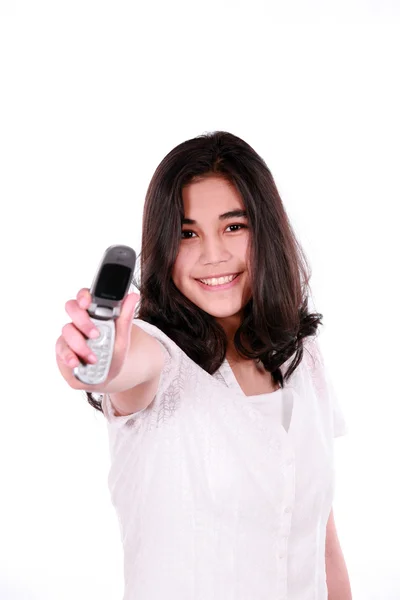 Adolescente menina segurando celular — Fotografia de Stock