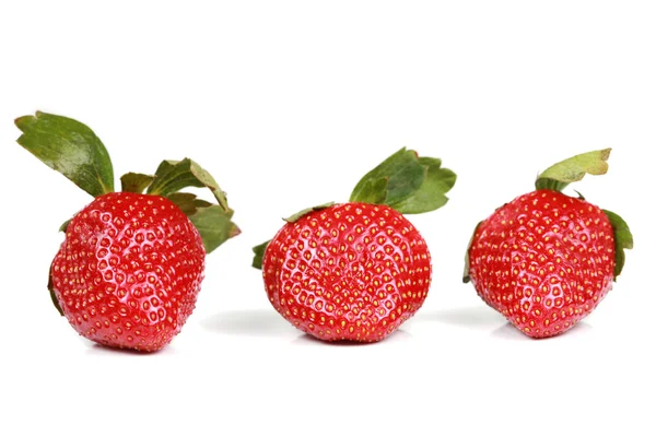 Drie rode aardbeien — Stockfoto