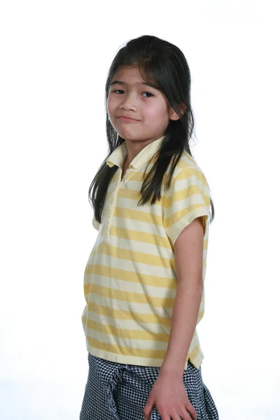 Menina de sete anos de pé — Fotografia de Stock