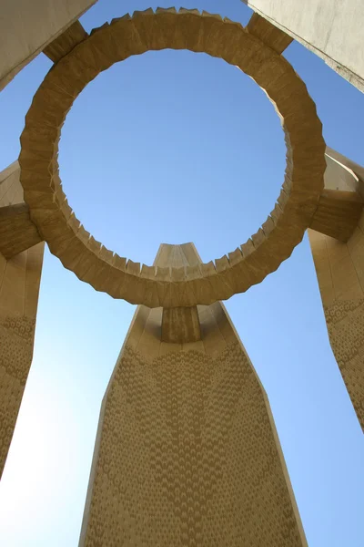 Assuan-Denkmal in der Nähe des Assuan-Staudamms — Stockfoto