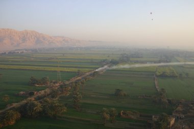 Mısır Luksor hava ballon Nil Nehri üzerinde