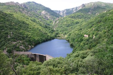 Frankreich Languedoc Olargues Stausee clipart