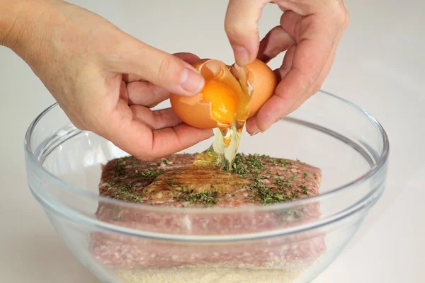 Cottura a base di carne macinata e uova — Foto Stock