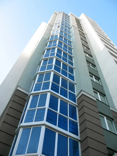 Modern high-altitude building — Stock Photo, Image