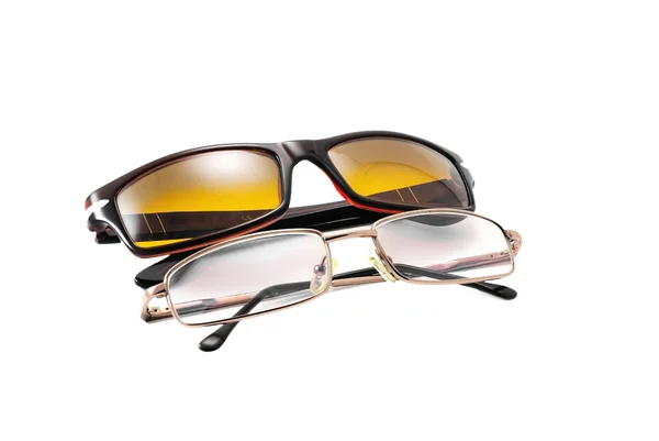 Solglasögon och läsglasögon isolerade — Stockfoto