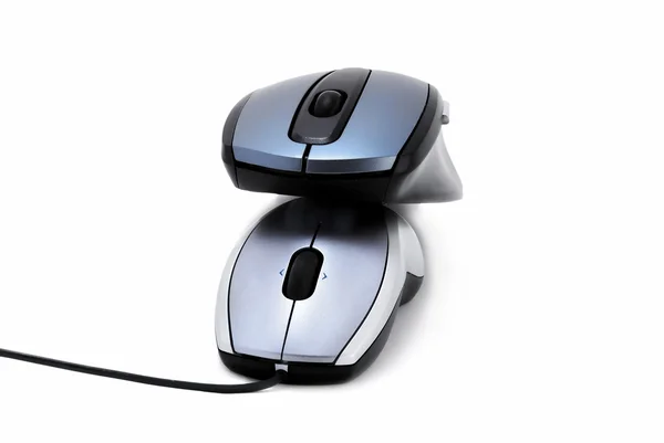Две компьютерные мыши друг на друга — стоковое фото