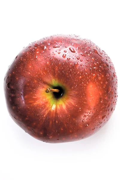 Jablko pokryté kapkami vody — Stock fotografie