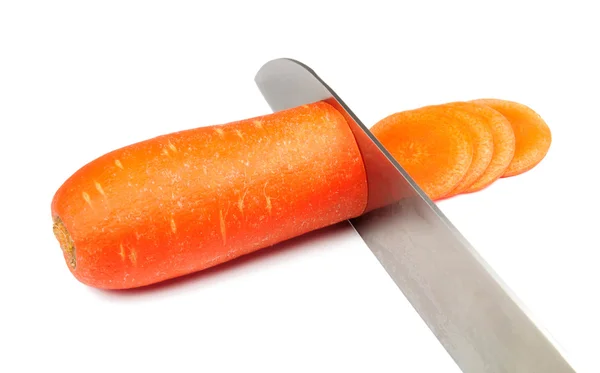 Морковь и нож — стоковое фото