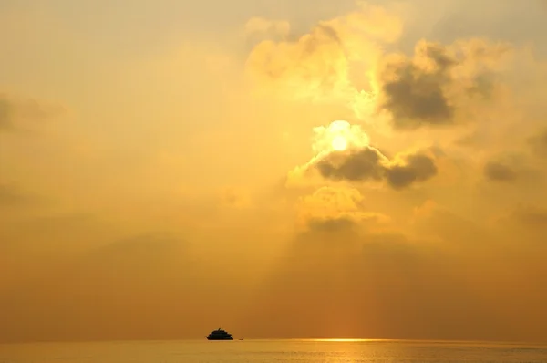 Ship with sunrise background — Stock Photo, Image