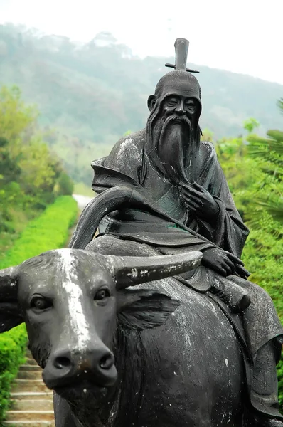 Китайская статуя — стоковое фото