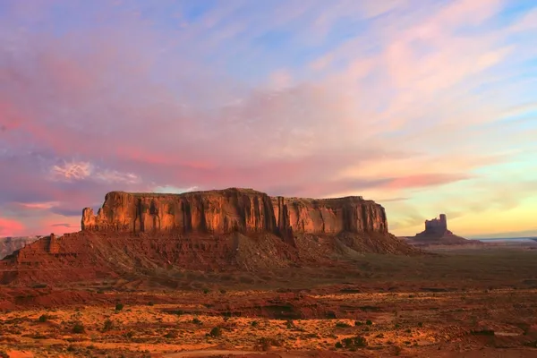 Monument Valley al amanecer Fotos de stock libres de derechos