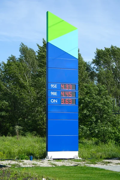 Üzemanyag árlista az állomáson — Stock Fotó