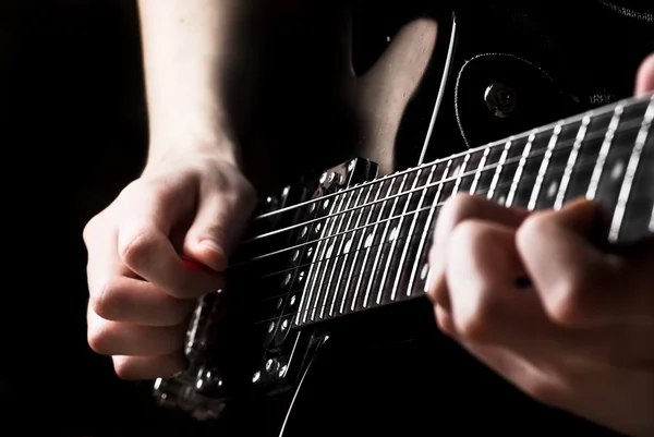 Guitarra eléctrica siendo tocada Imágenes de stock libres de derechos