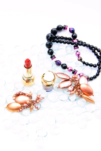 Lipstick and beads — Stock Photo, Image