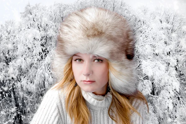 Zima portret pięknej dziewczyny — Zdjęcie stockowe