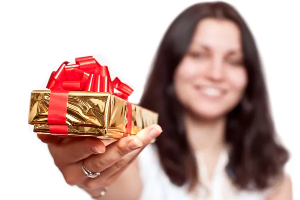 Chica con caja de regalo —  Fotos de Stock