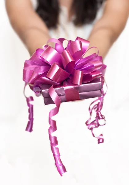Gift box in hands — Stock Photo, Image