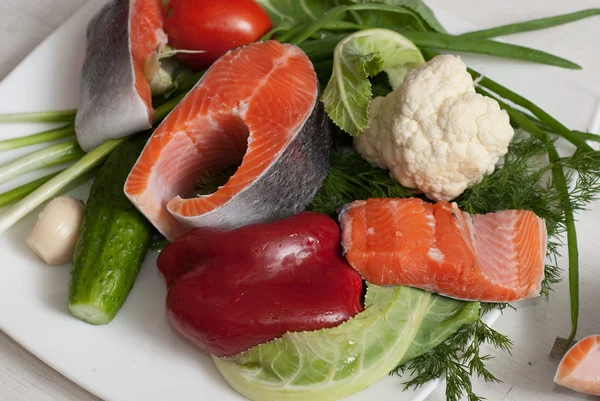 Salmon with vegetables — Stock Photo, Image
