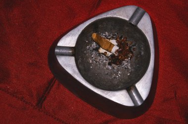 Dirty metal ash tray clipart