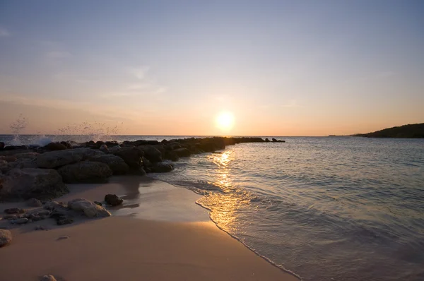 Wavebreaker havet solnedgång pastell — Stockfoto