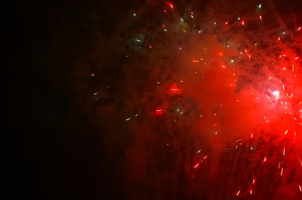 Fuochi d'artificio esplosivi rossi — Foto Stock