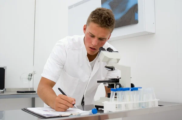 Young scientist collecting data 1 — Stock Photo, Image