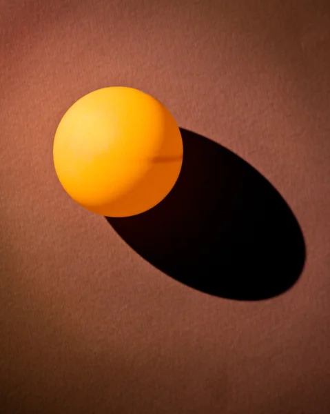 乒乓球玩游戏的橙色球 图库照片