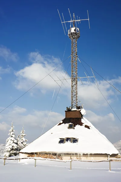 Torre de comunicação de antena de rádio — Fotografia de Stock