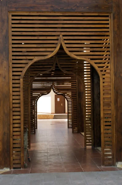 Entrée en bois, style arabe — Photo