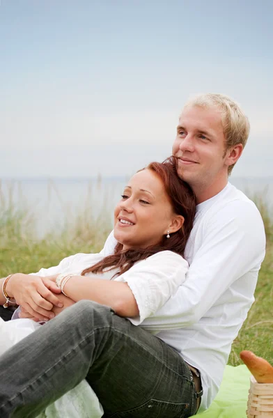 Счастливые мужчина и женщина — стоковое фото