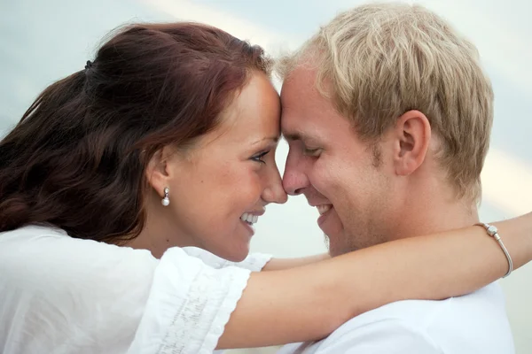 Couple holding each other — Stock Photo, Image