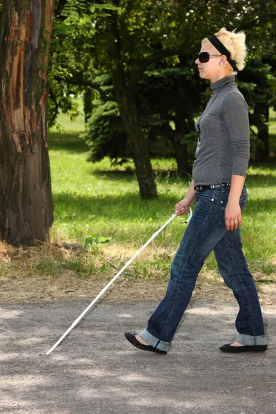 Kobieta niewidoma — Zdjęcie stockowe