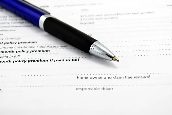 Insurance Contract and pen — Stock Photo, Image