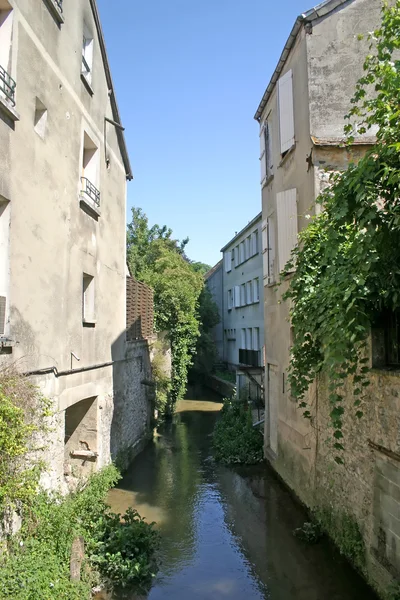 Stream nella città francese — Foto Stock