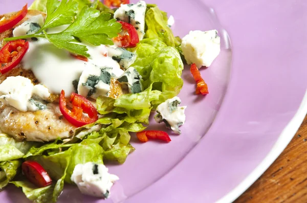 Izgara Tavuk Salatası — Stok fotoğraf