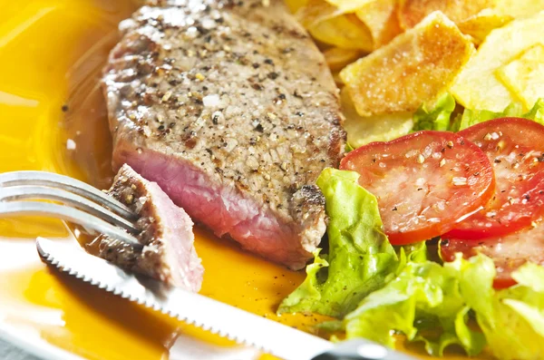 Steak and chips — Stock Photo, Image