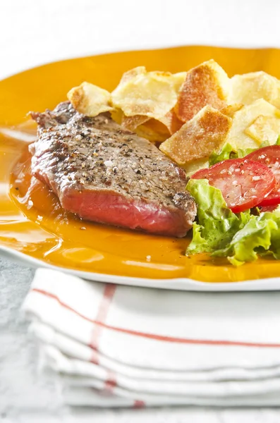 Steak and chips — Stock Photo, Image