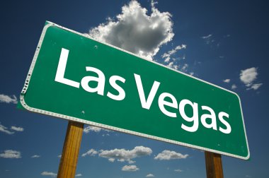 Las vegas yol işaret üzerinde bulutlar ve gökyüzü