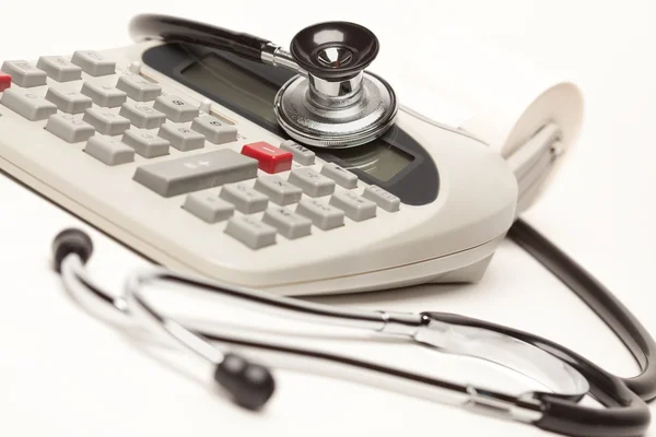 Czarny stetoskop w Kalkulatorze — Zdjęcie stockowe