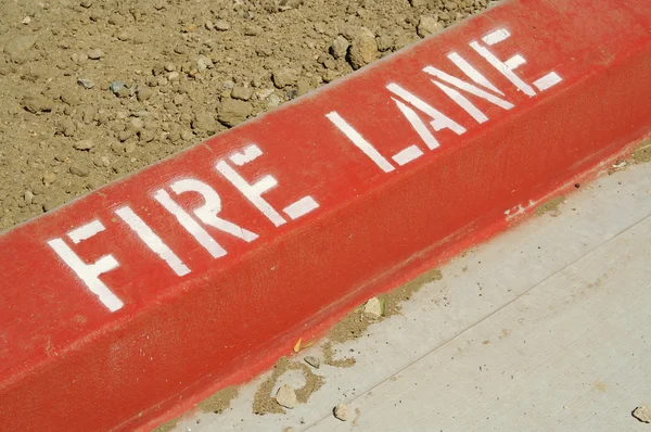 Red fire lane obrubník — Stock fotografie