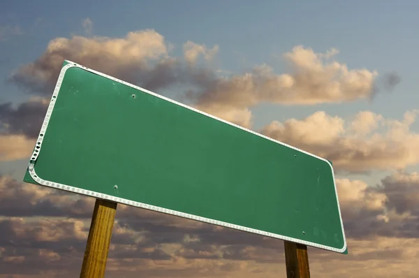 Blank Green Road Sign Over Sky — Stock Photo, Image