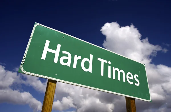 Hard Times sinal de estrada verde — Fotografia de Stock