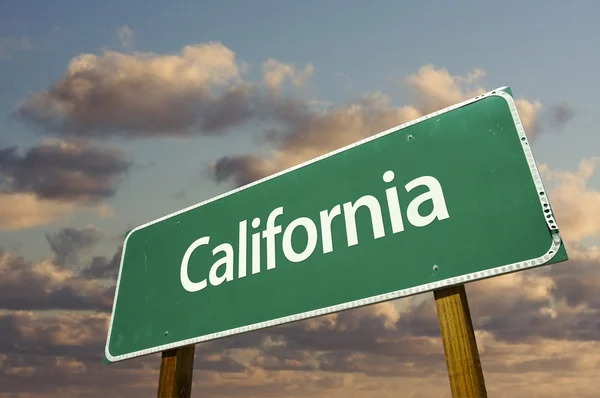 Califórnia Green Road Sign Over Sky — Fotografia de Stock