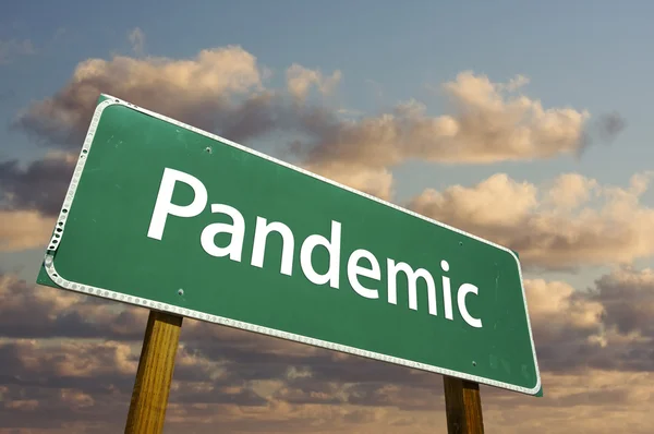 Pandemia sinal de estrada verde — Fotografia de Stock