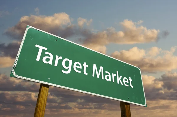 Target markt groene verkeersbord — Stockfoto